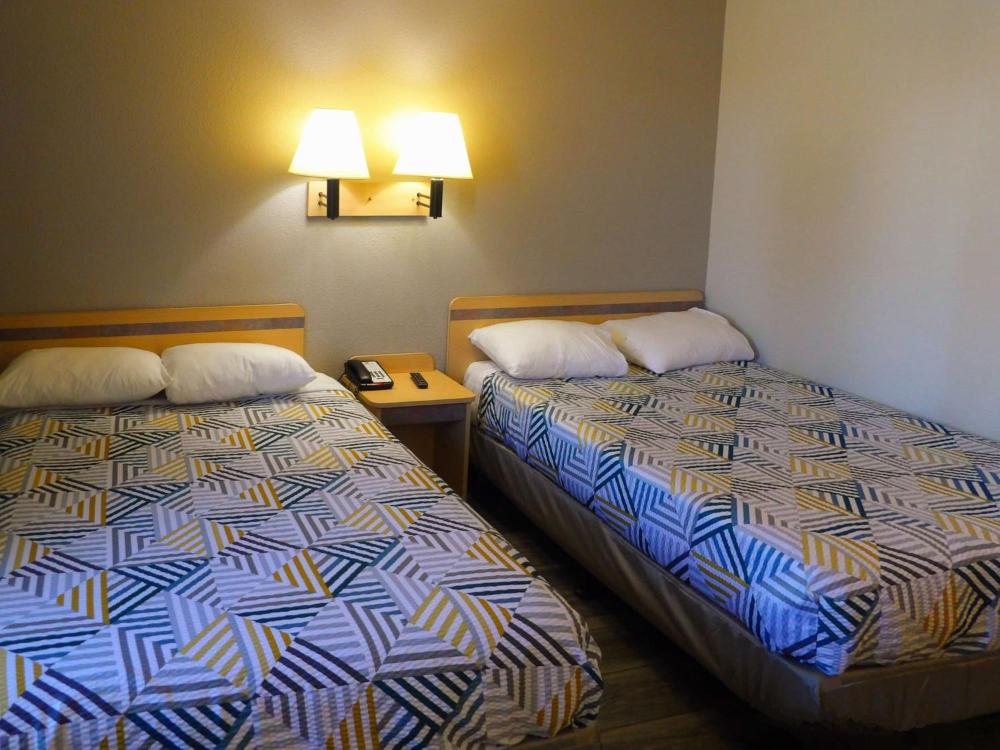Double Room with Two Double Beds - Non-Smoking interior
